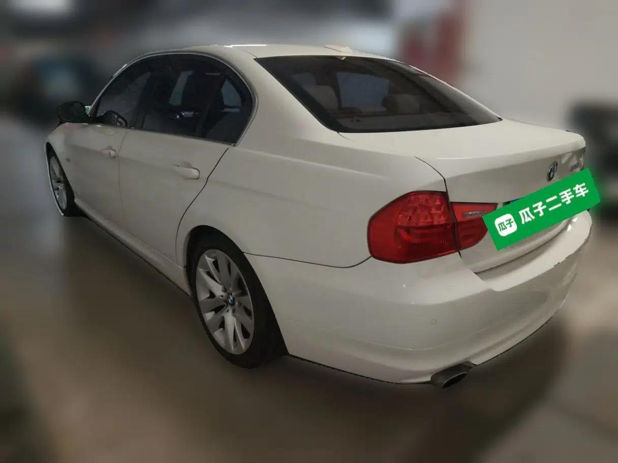 BMW 3 Series 2011 320i Luxury Edition — миниатюра 4