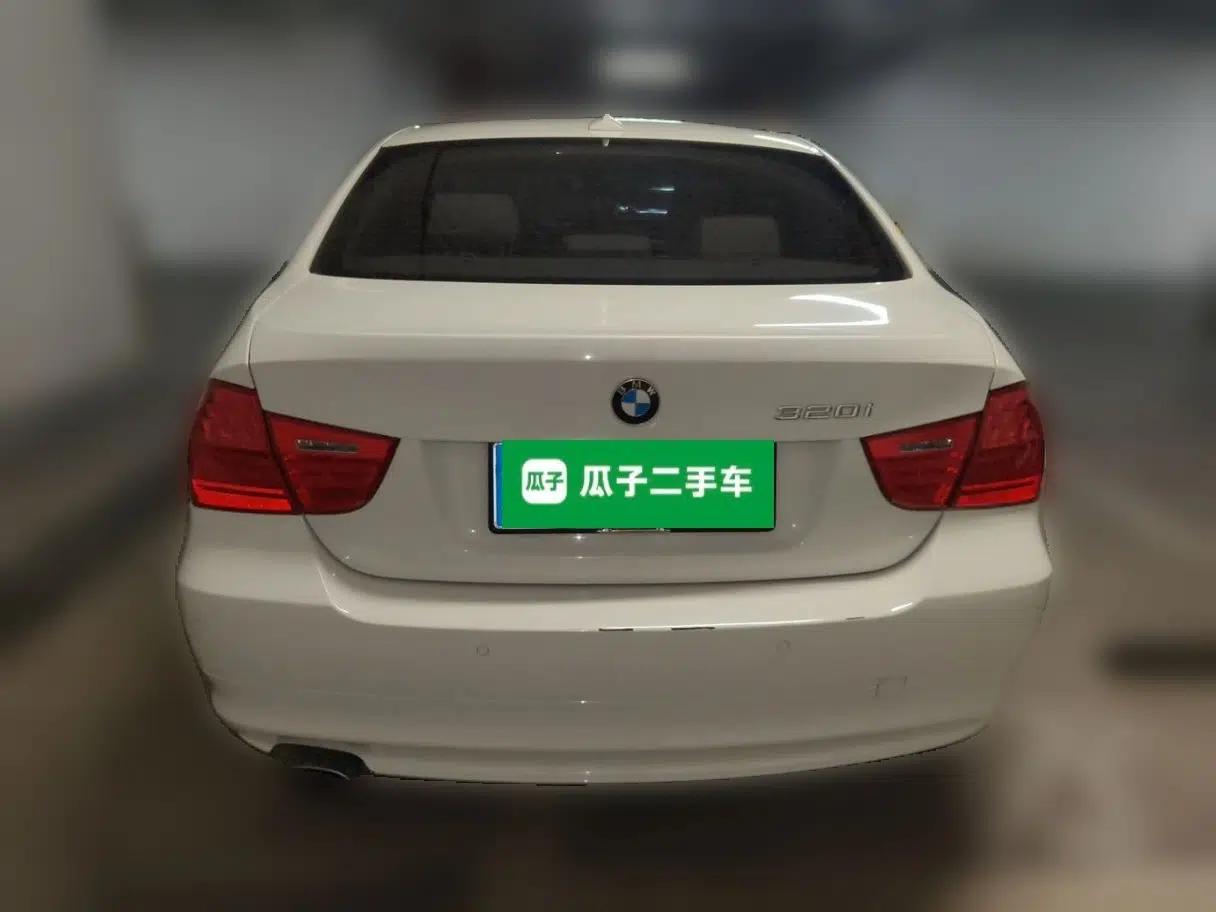 BMW 3 Series 2011 320i Luxury Edition — миниатюра 5