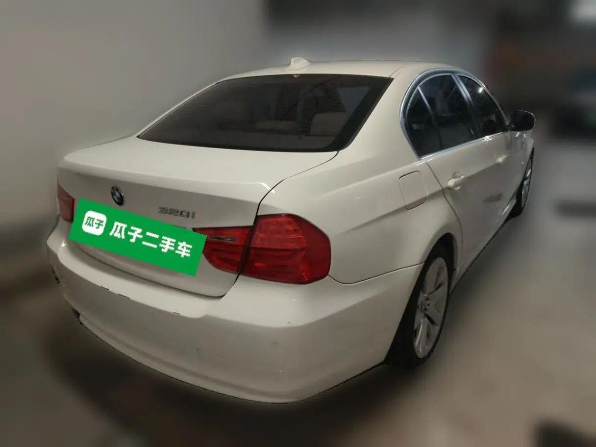 BMW 3 Series 2011 320i Luxury Edition — миниатюра 6