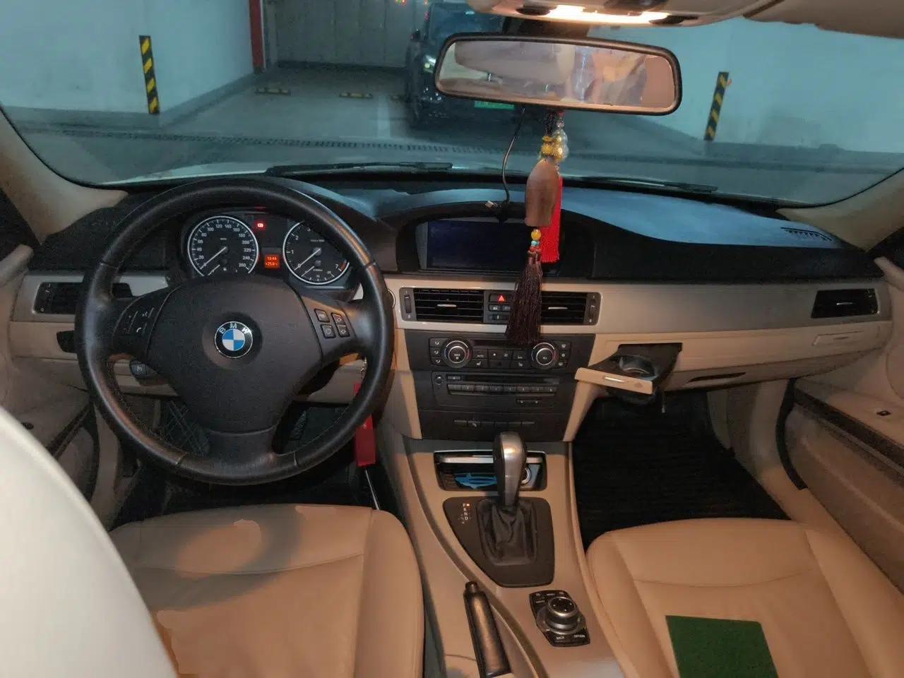 BMW 3 Series 2011 320i Luxury Edition — миниатюра 9