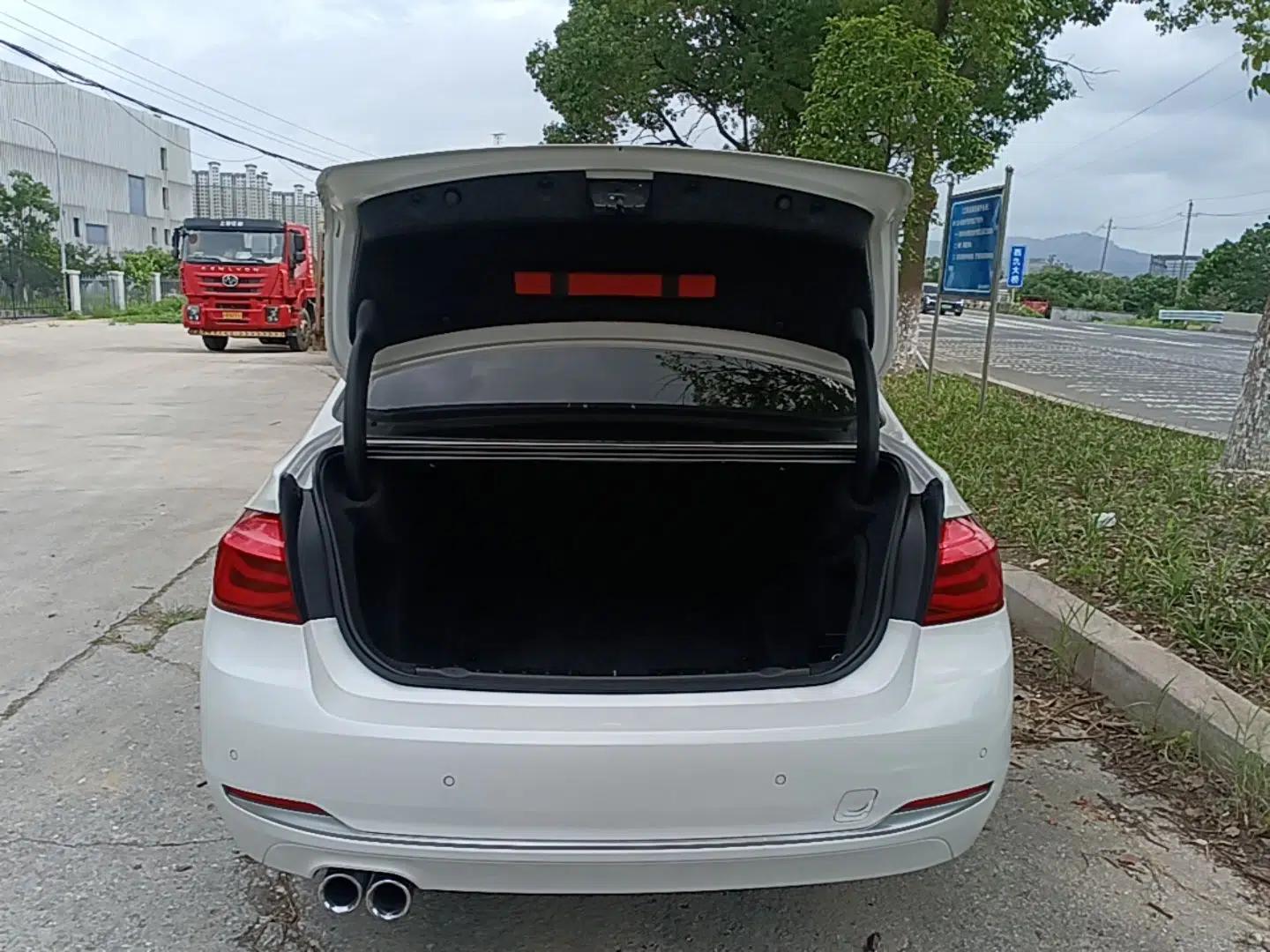 BMW 3 Series 2018 320Li Fashion Model — миниатюра 22