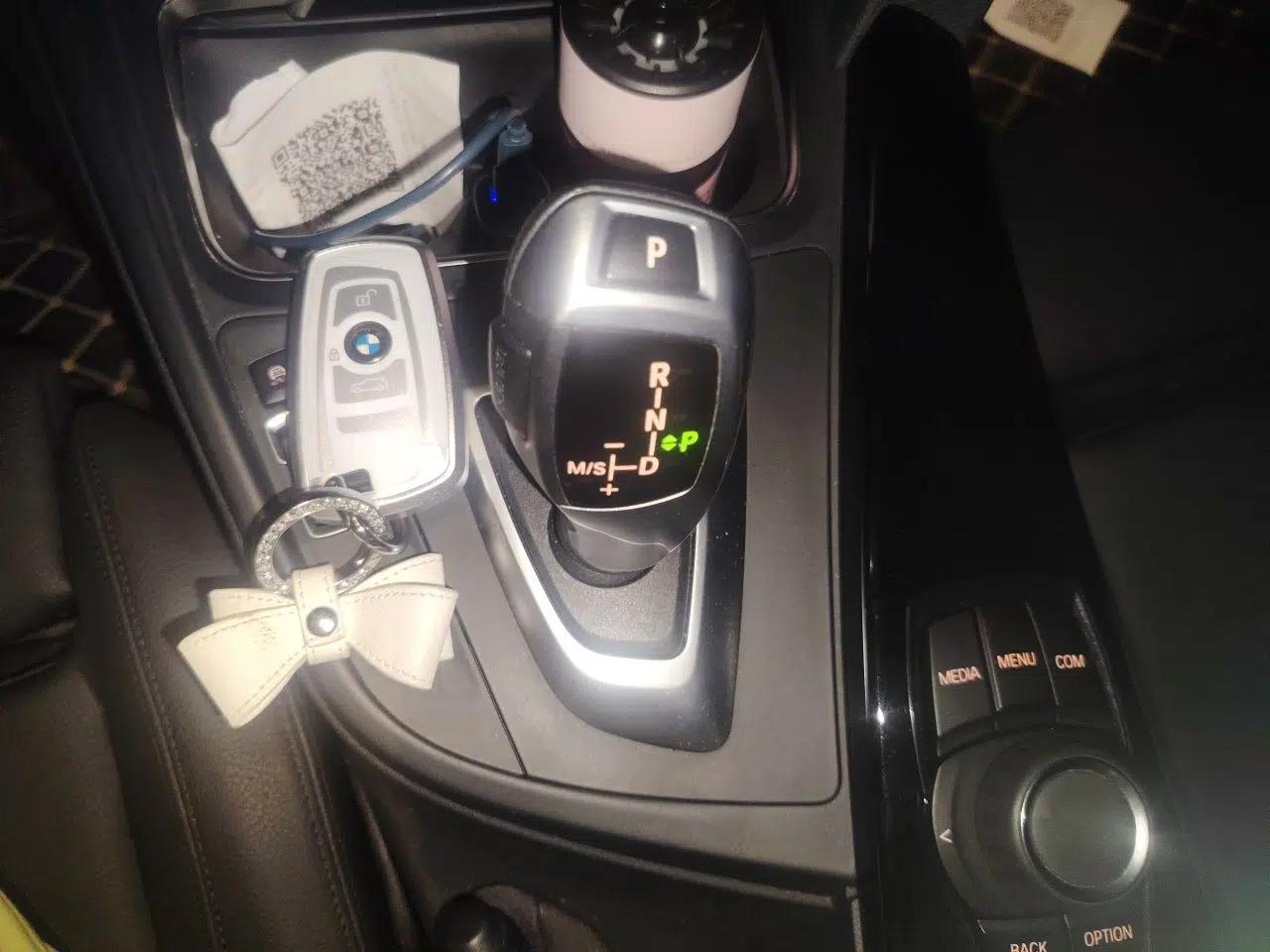 BMW 3 Series 2018 318i — миниатюра 14