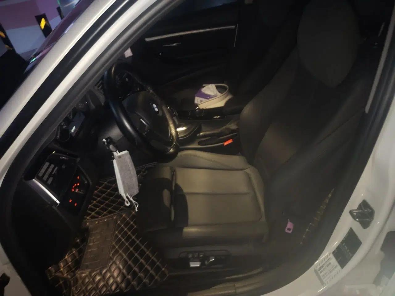 BMW 3 Series 2018 318i — миниатюра 15