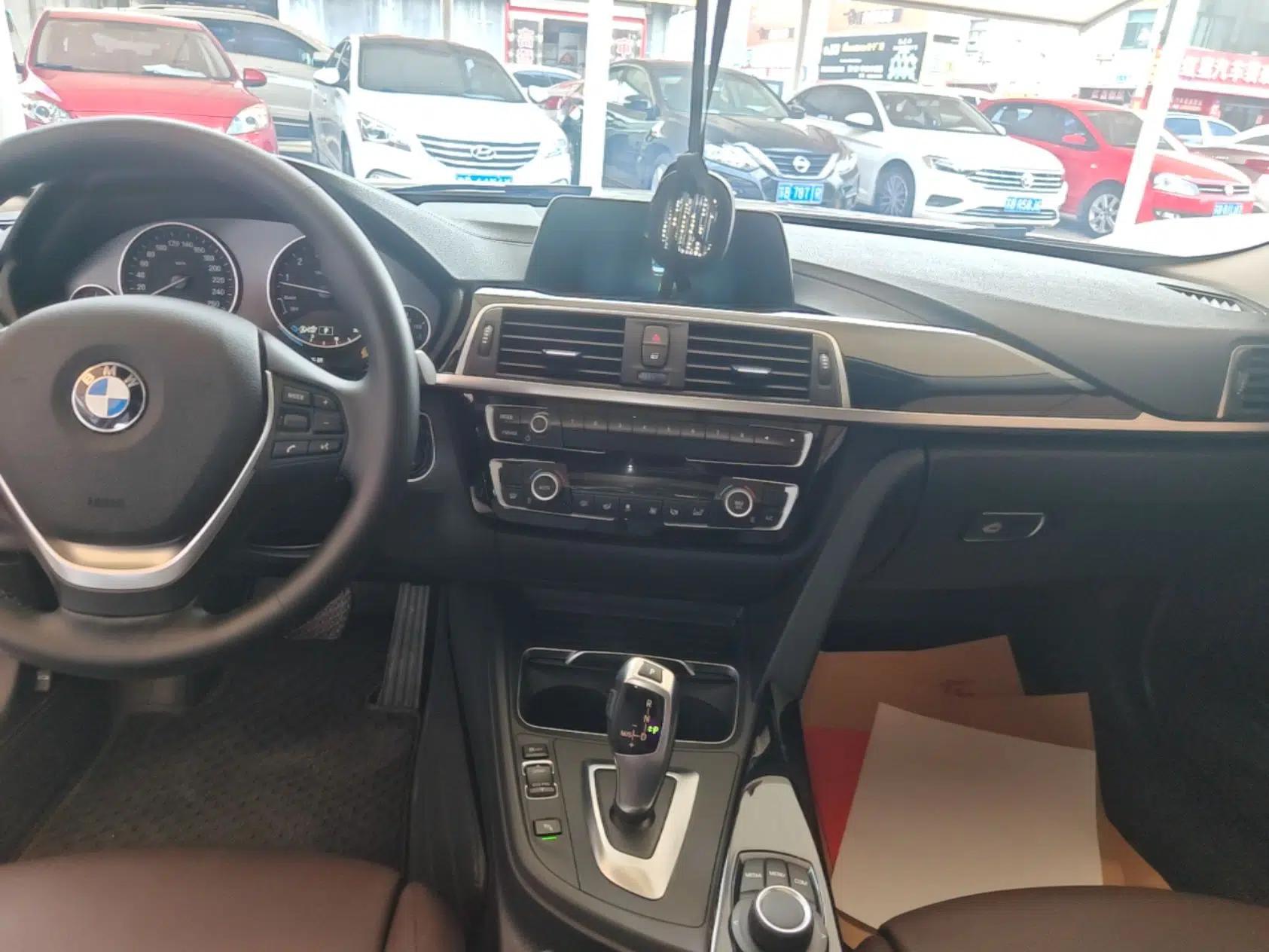 BMW 3 Series 2018 320Li Fashion Model — миниатюра 15