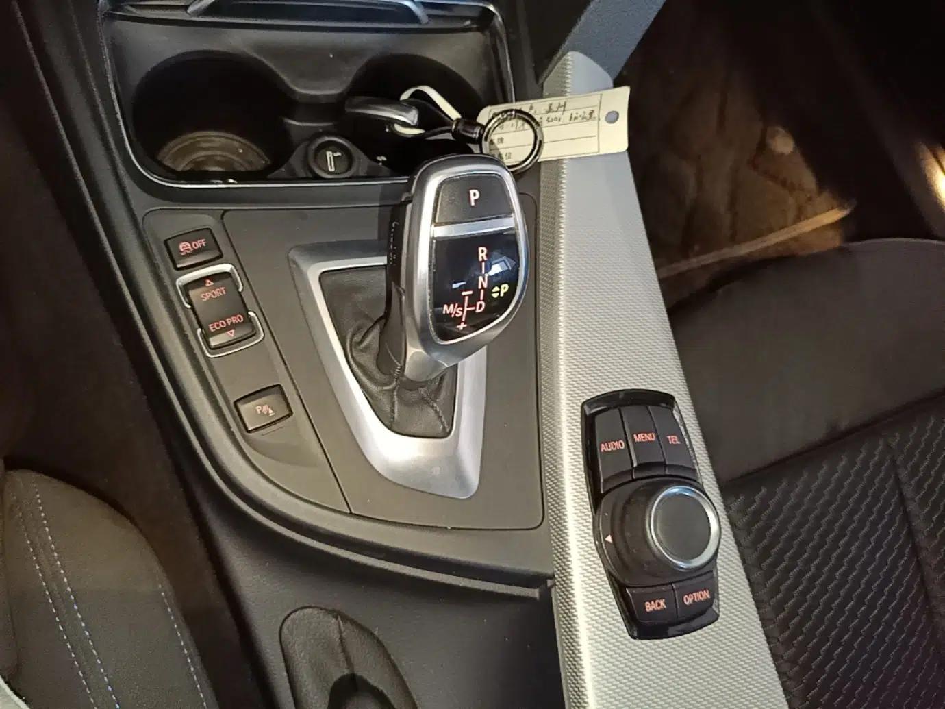 BMW 3 Series 2017 320i M Sport — миниатюра 21