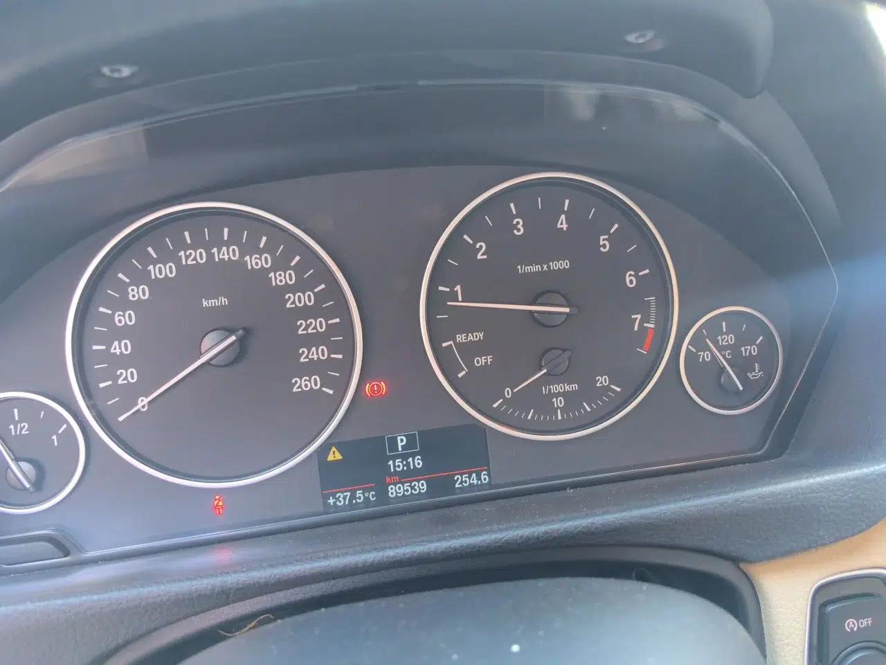BMW 3 Series 2015 320i Active Edition — миниатюра 11