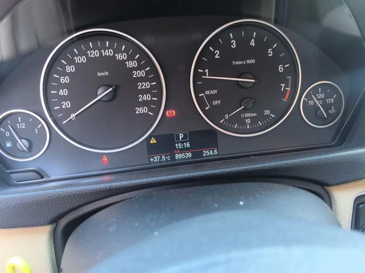 BMW 3 Series 2015 320i Active Edition — миниатюра 12