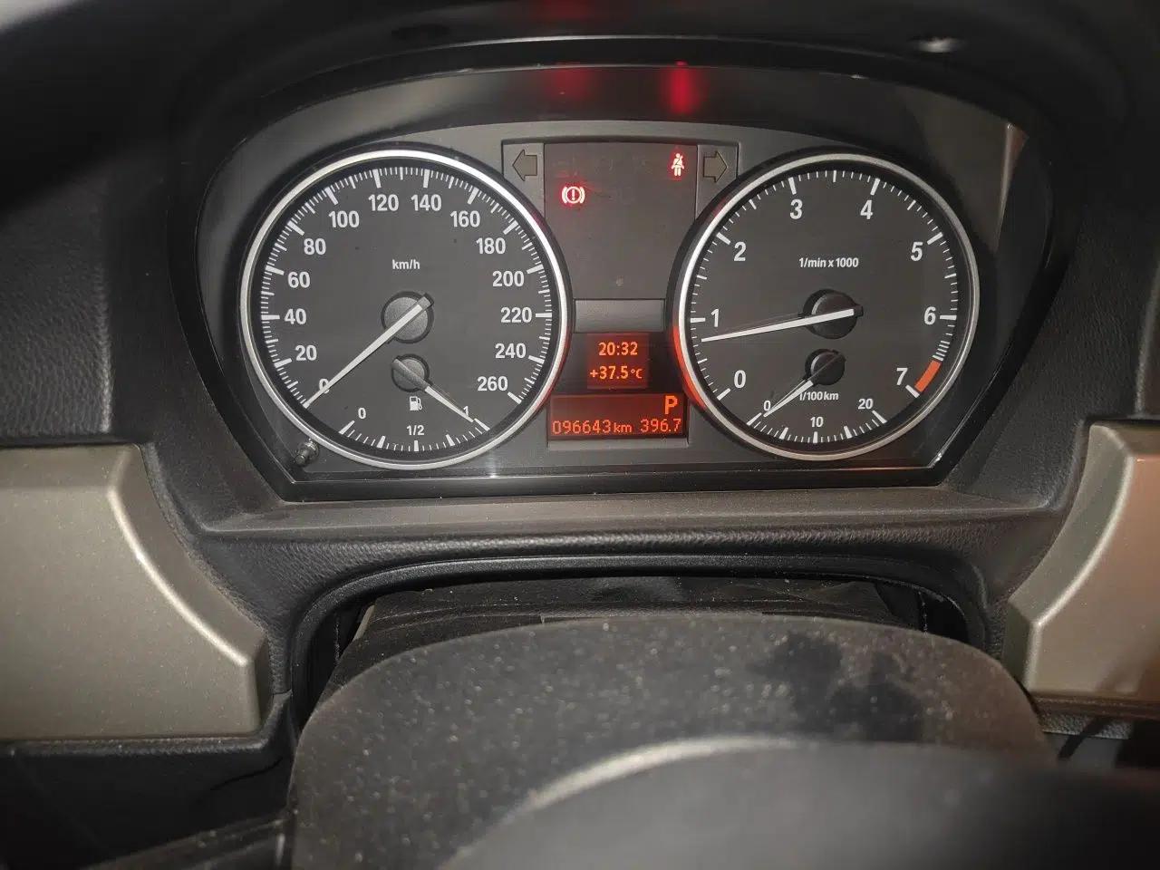 BMW 3 Series 2012 320i Luxury Edition — миниатюра 12