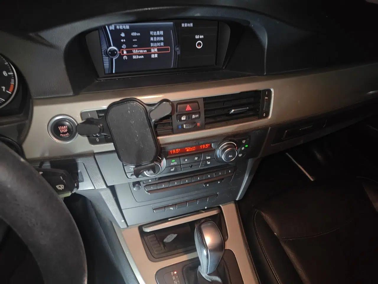 BMW 3 Series 2012 320i Luxury Edition — миниатюра 13