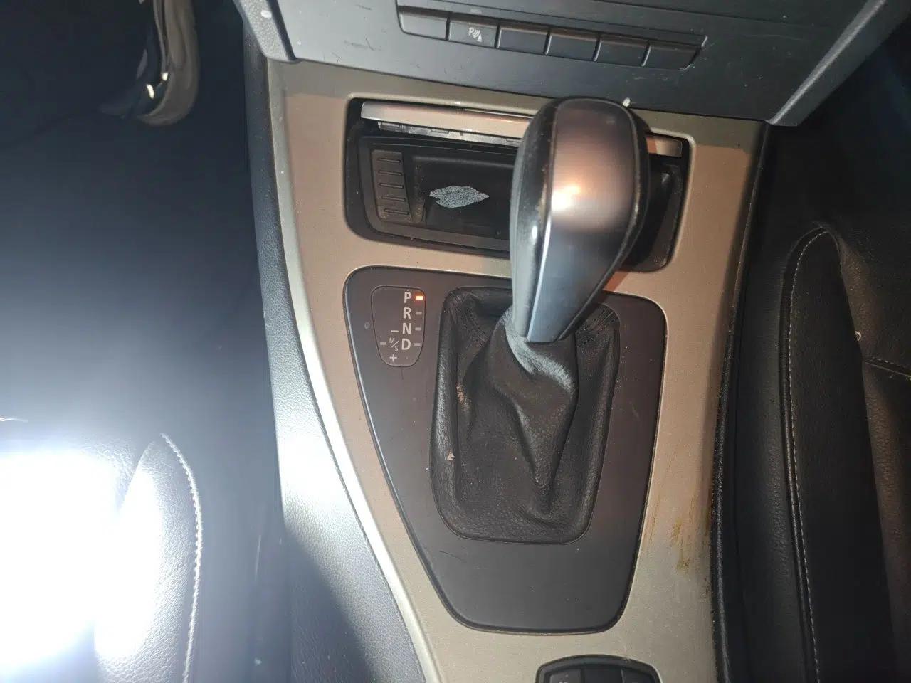 BMW 3 Series 2012 320i Luxury Edition — миниатюра 14
