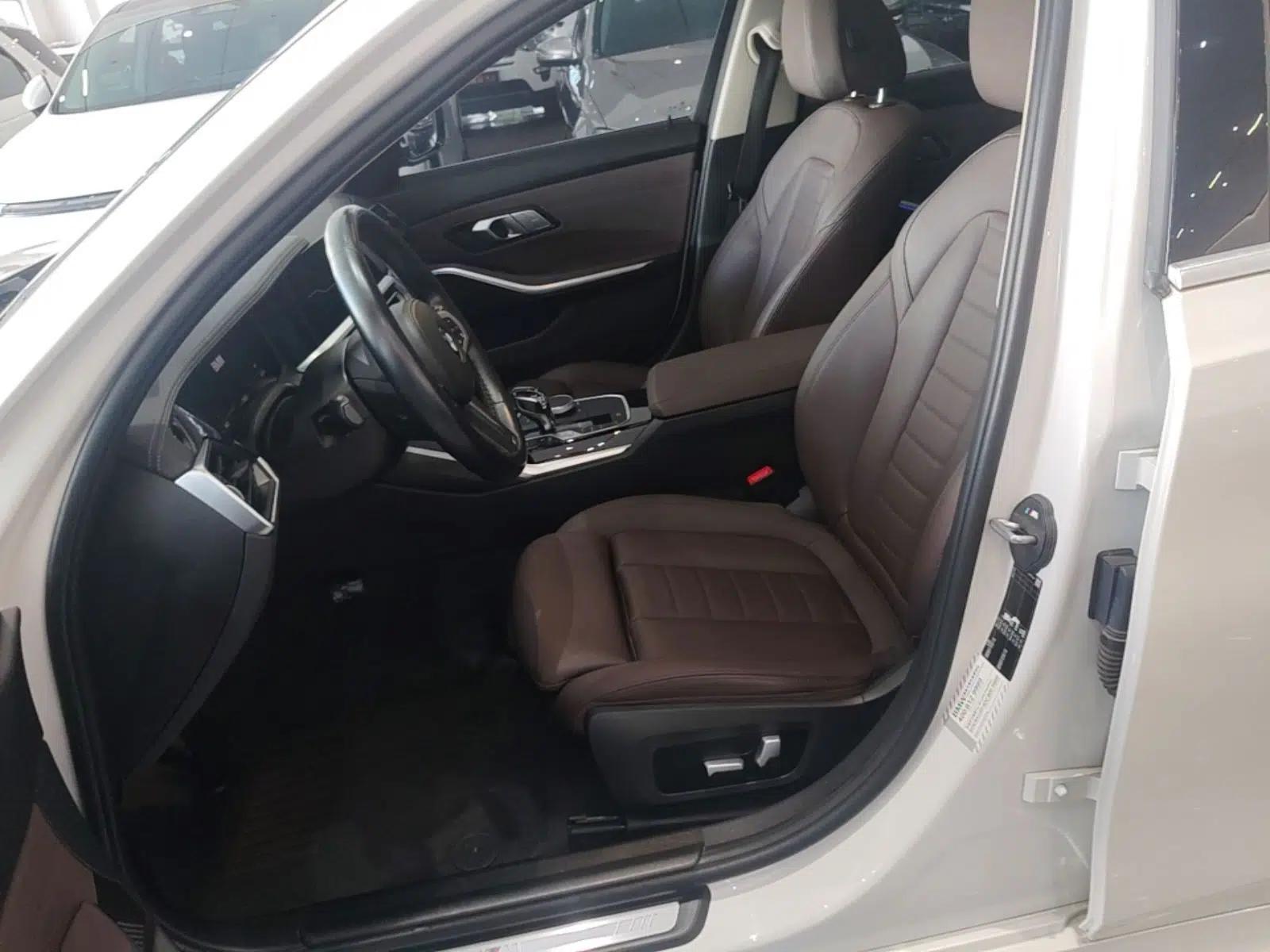BMW 3 Series 2021 Second Facelift 320Li M Sport Package — миниатюра 17