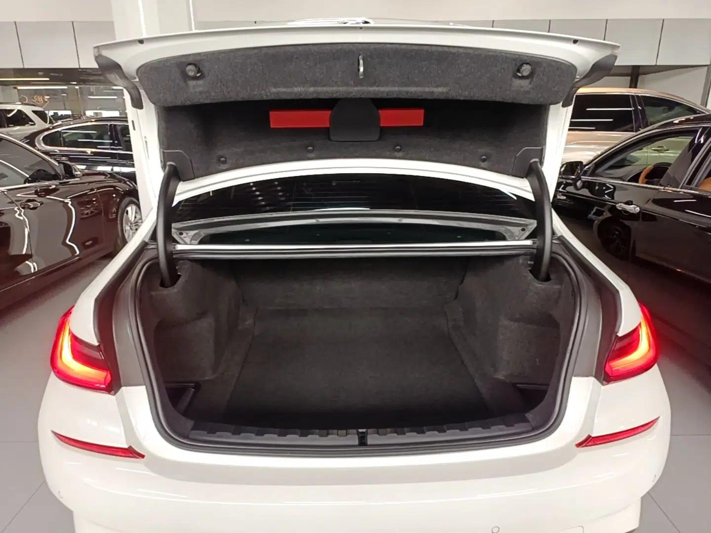 BMW 3 Series 2022 325i M Sport Package — миниатюра 22