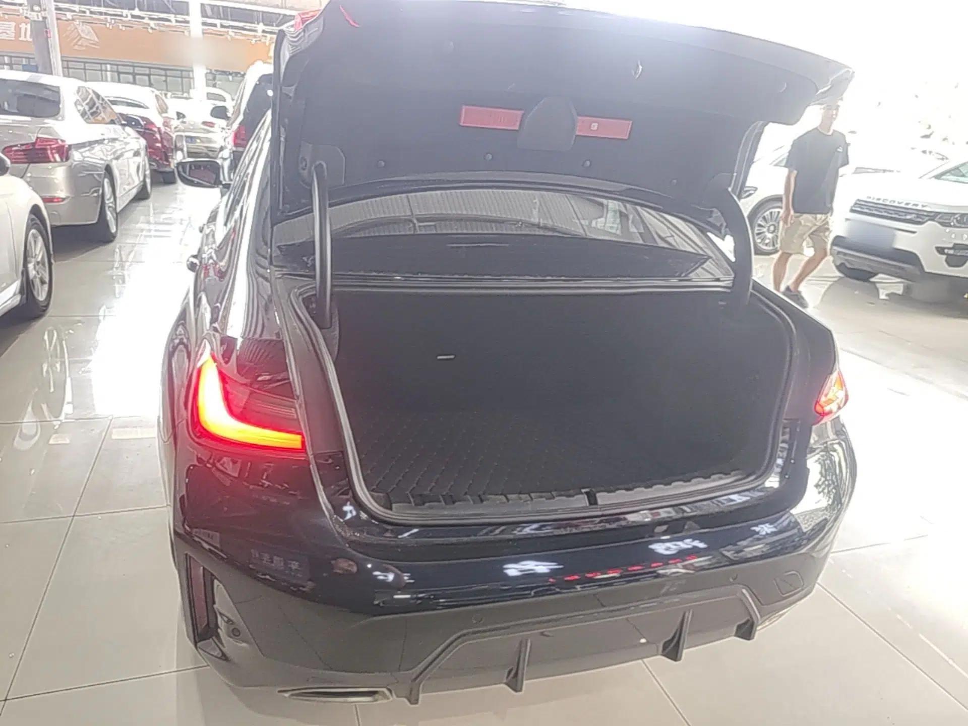 BMW 3 Series 2024 325i M Sport Package — миниатюра 22