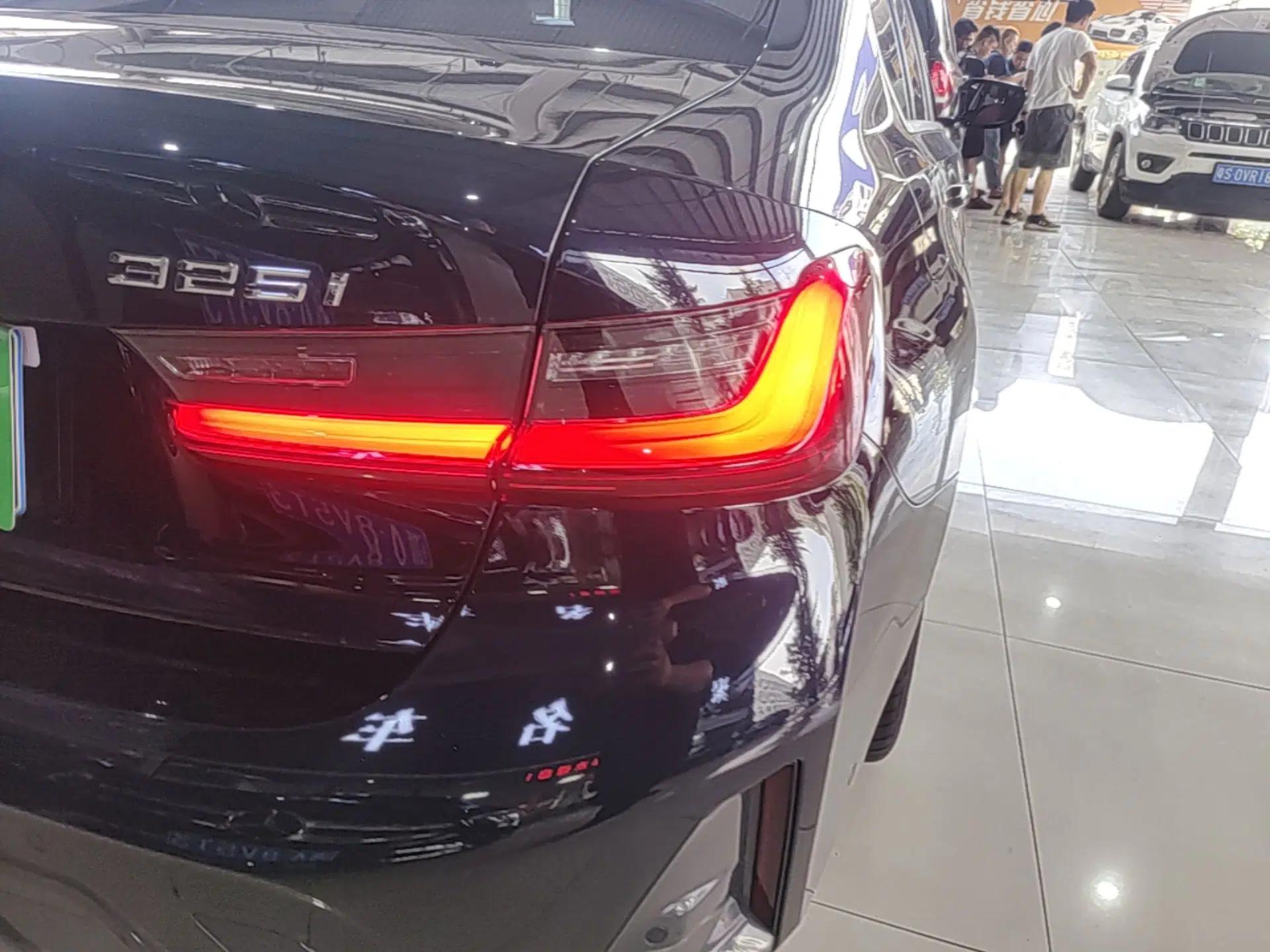 BMW 3 Series 2024 325i M Sport Package — миниатюра 9