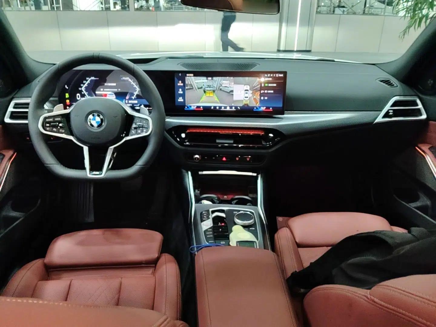 BMW 3 Series 2025 330i M Sport Night Edition Package — миниатюра 12