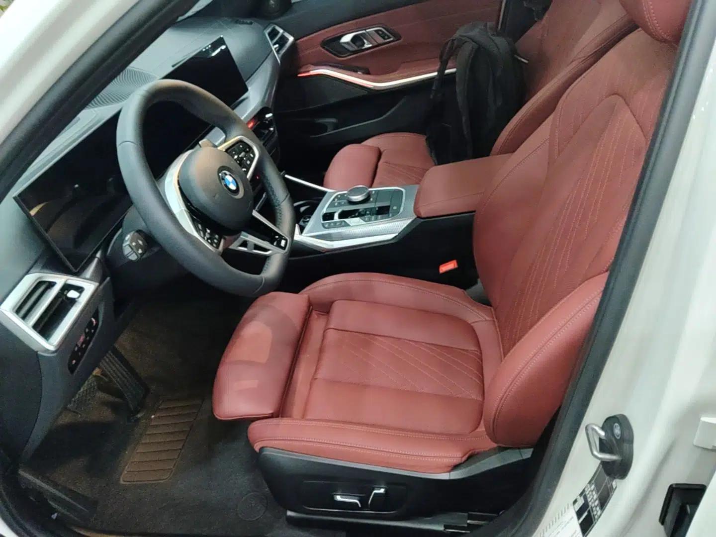 BMW 3 Series 2025 330i M Sport Night Edition Package — миниатюра 17
