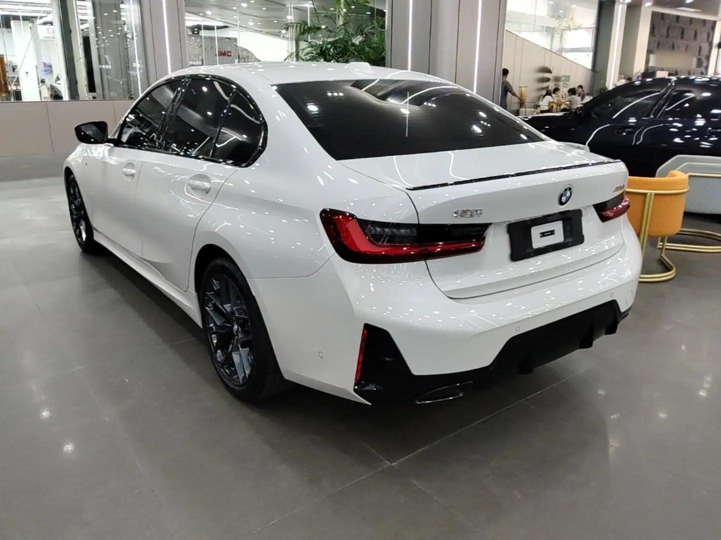 BMW 3 Series 2025 330i M Sport Night Edition Package — миниатюра 4