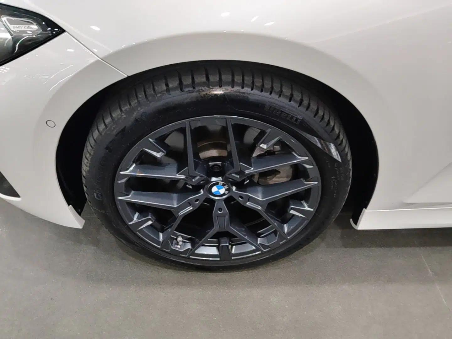 BMW 3 Series 2025 330i M Sport Night Edition Package — миниатюра 10