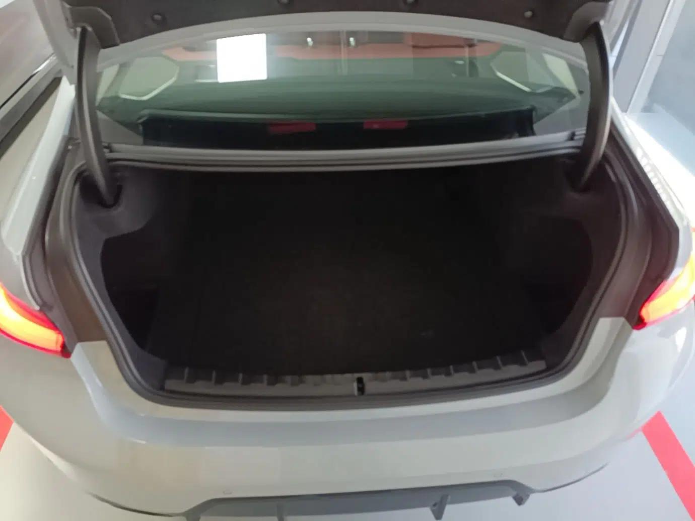 BMW 3 Series 2025 330Li M Sport Shadowline Package — миниатюра 22
