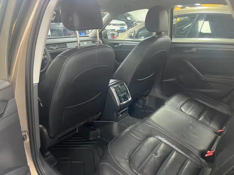 2016 Passat 330TSI DSG Premium Edition — миниатюра 9