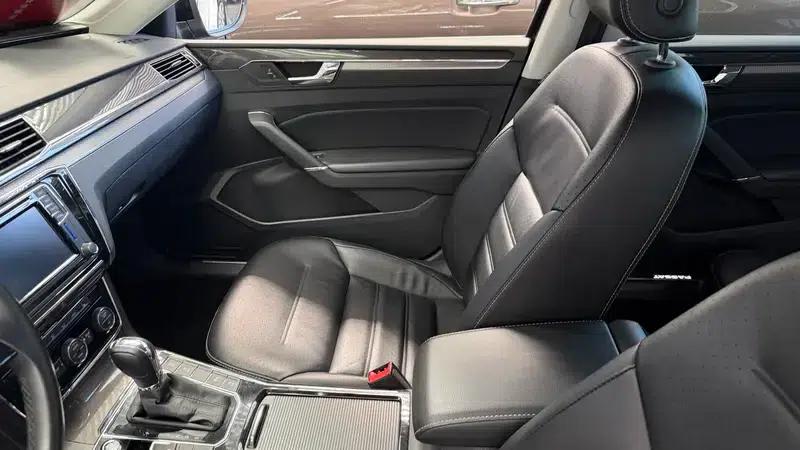 2018 Volkswagen Passat 1.8T Automatic Rear-Wheel Drive 5-Seater Factory Custom Edition — миниатюра 15