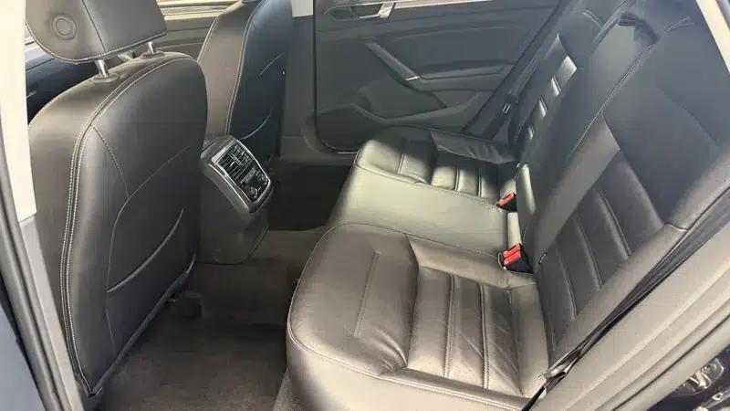 2018 Volkswagen Passat 1.8T Automatic Rear-Wheel Drive 5-Seater Factory Custom Edition — миниатюра 17