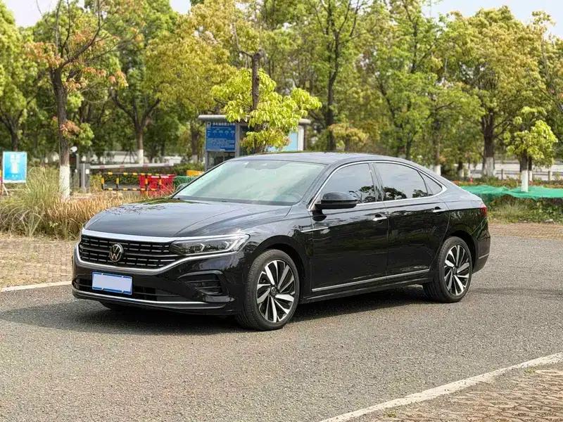 2022 Passat 330TSI Luxury Edition — миниатюра 1