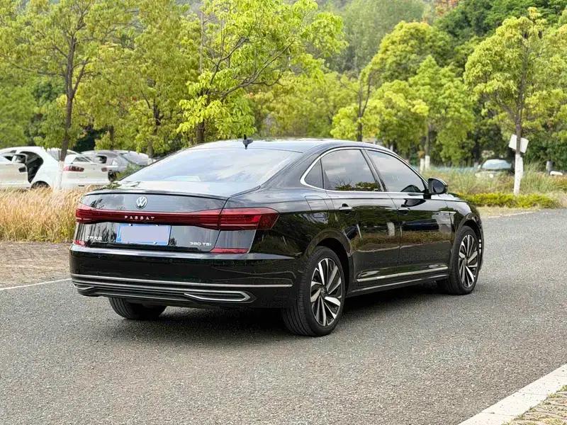 2022 Passat 330TSI Luxury Edition — миниатюра 3