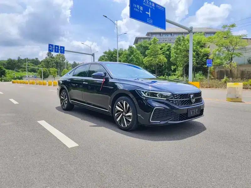 2022 Volkswagen Passat 330TSI Starry Sky Luxury Edition — миниатюра 3