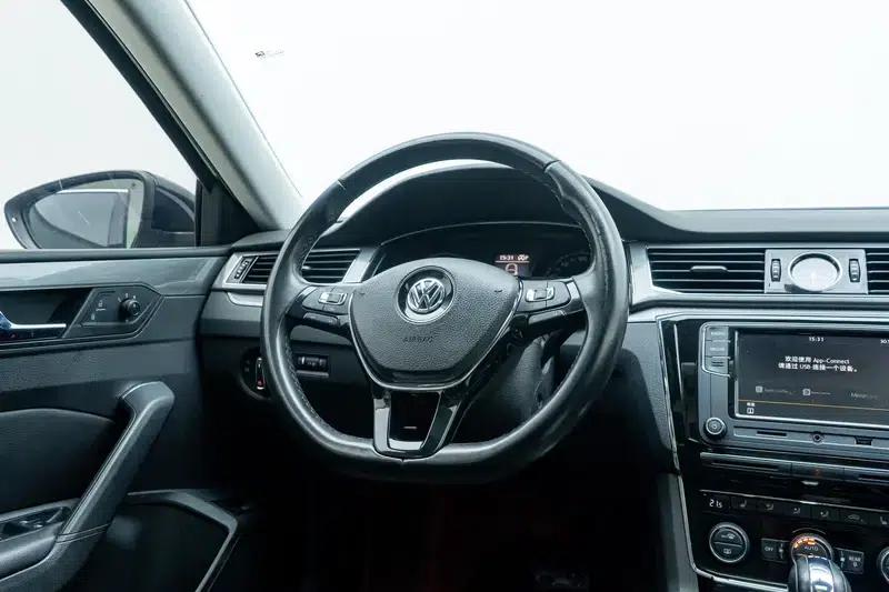 2017 Passat 330TSI DSG Premium Edition — миниатюра 16