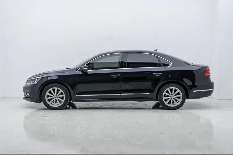 2017 Passat 330TSI DSG Premium Edition — миниатюра 4