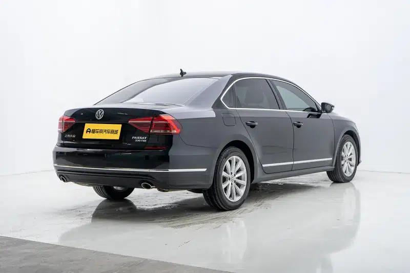 2017 Passat 330TSI DSG Premium Edition — миниатюра 7