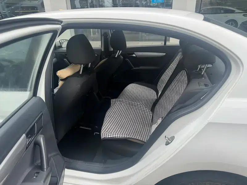2013 Volkswagen Lavida Classic Facelift 1.6L Automatic Fashion Edition — миниатюра 11