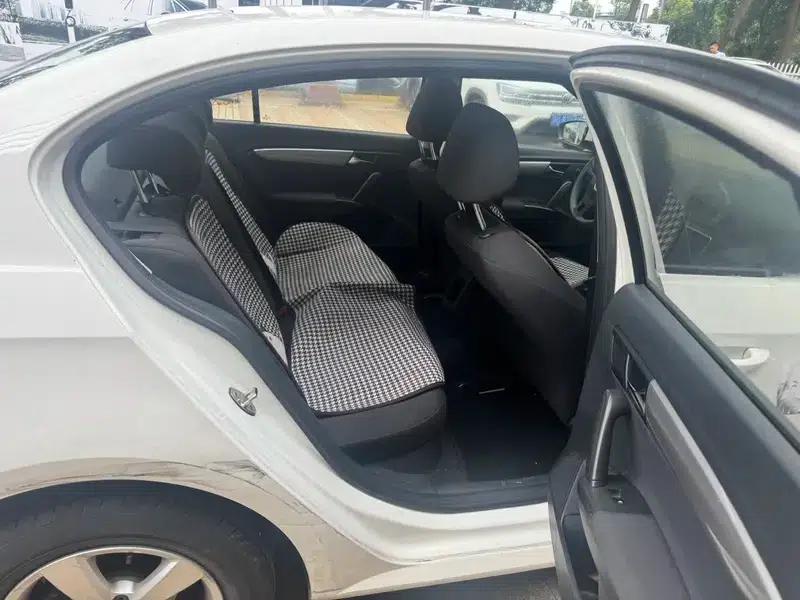 2013 Volkswagen Lavida Classic Facelift 1.6L Automatic Fashion Edition — миниатюра 14