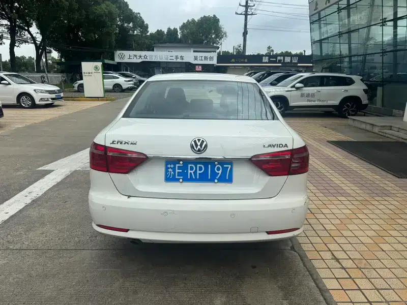 2013 Volkswagen Lavida Classic Facelift 1.6L Automatic Fashion Edition — миниатюра 5