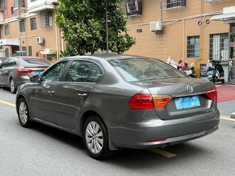 2013 Volkswagen Lavida 1.6L Automatic Comfort Edition — миниатюра 4
