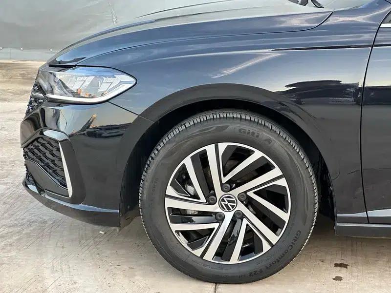 2023 Volkswagen Lavida Facelift 1.5L Automatic Five Million Edition — миниатюра 13