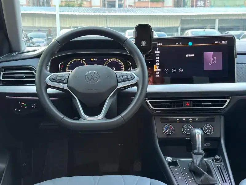 2023 Volkswagen Lavida Facelift 1.5L Automatic Five Million Edition — миниатюра 17