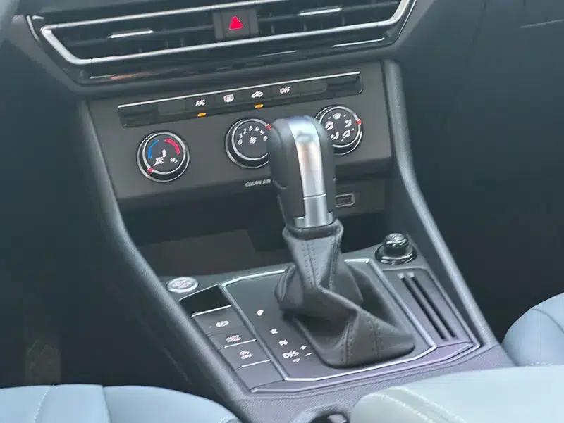 2023 Volkswagen Lavida Facelift 1.5L Automatic Five Million Edition — миниатюра 18