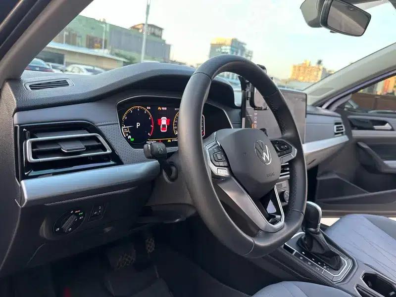 2023 Volkswagen Lavida Facelift 1.5L Automatic Five Million Edition — миниатюра 19