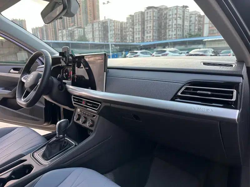 2023 Volkswagen Lavida Facelift 1.5L Automatic Five Million Edition — миниатюра 21