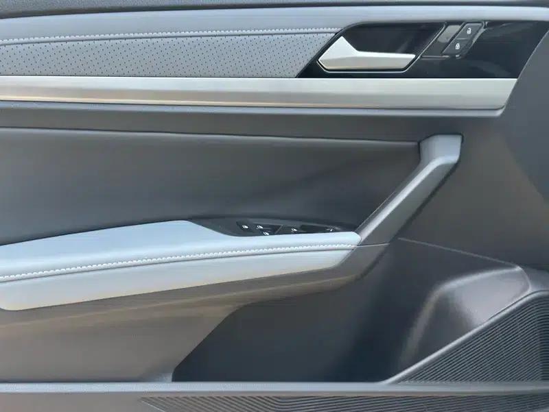 2023 Volkswagen Lavida Facelift 1.5L Automatic Five Million Edition — миниатюра 10