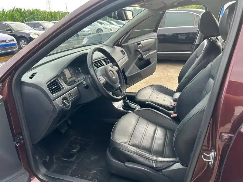 2013 Volkswagen Lavida Facelift 1.6L Automatic Luxury Edition — миниатюра 9