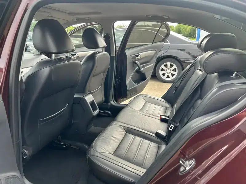 2013 Volkswagen Lavida Facelift 1.6L Automatic Luxury Edition — миниатюра 10