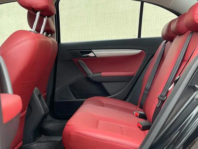 2013 Volkswagen Lavida Classic Facelift 1.6L Automatic Fashion Edition — миниатюра 9