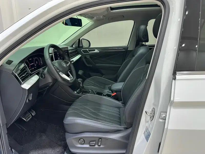 Tiguan L 2024 330TSI 2WD R-Line Premium Edition — миниатюра 12