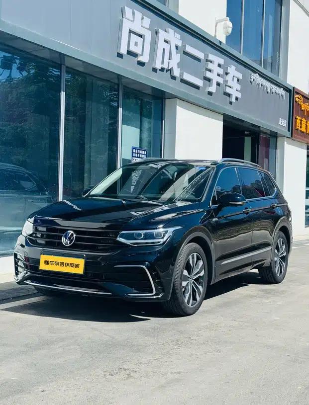 Tiguan L 2022 330TSI Automatic 2WD R-Line Premium Edition — миниатюра 1
