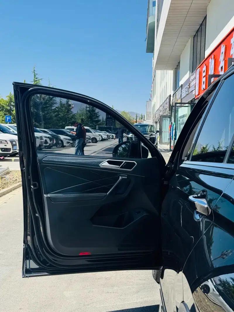 Tiguan L 2022 330TSI Automatic 2WD R-Line Premium Edition — миниатюра 12