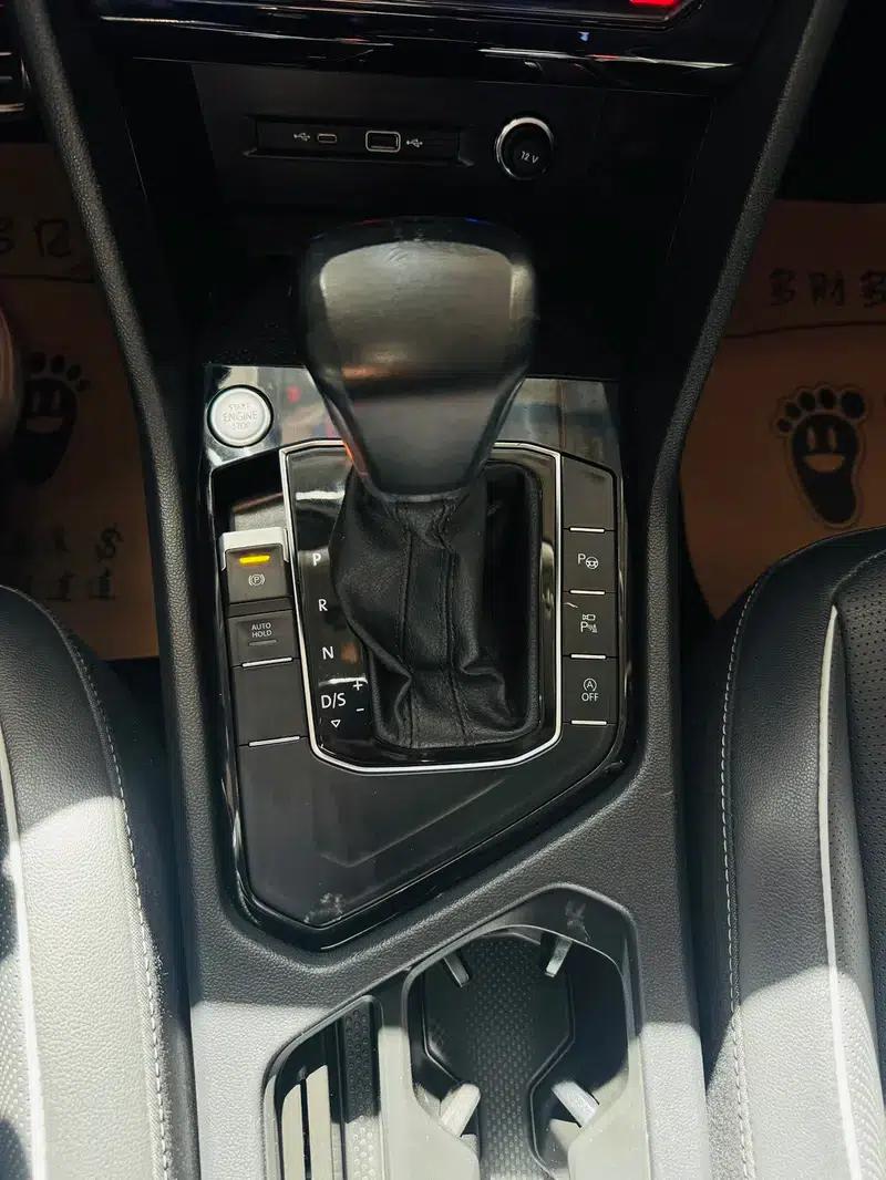 Tiguan L 2022 330TSI Automatic 2WD R-Line Premium Edition — миниатюра 10