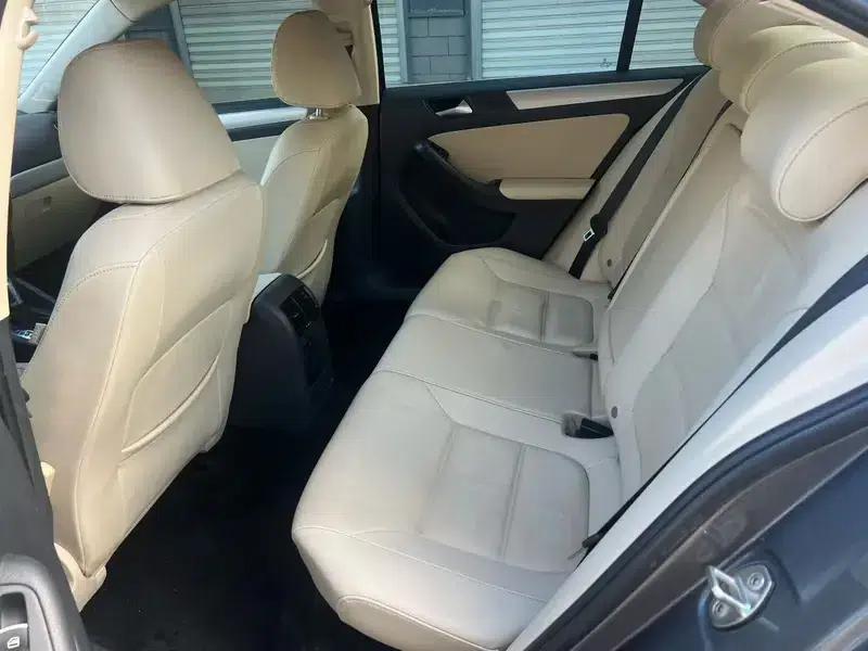 2012 Volkswagen Sagitar 1.6L Automatic Comfort Model — миниатюра 9
